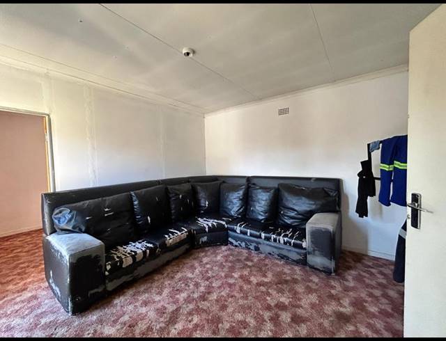 7 BEDROOM HOUSE FOR SALE IN SOPHIATOWN